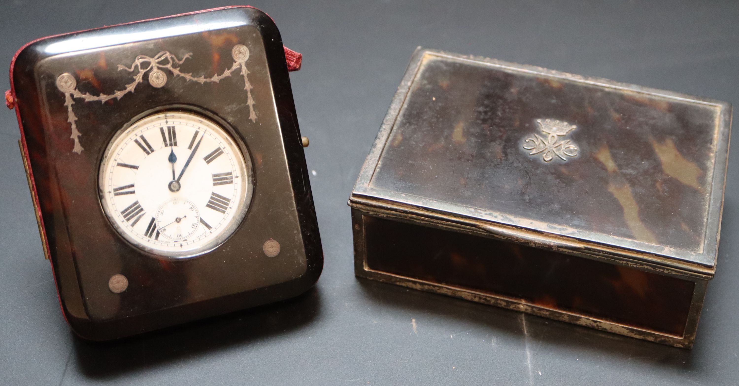 A George V silver mounted tortoiseshell casket, 94mm.